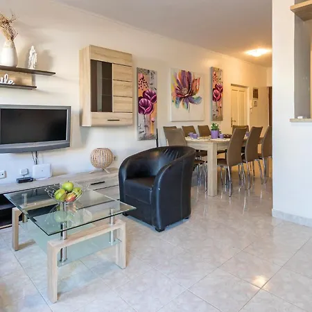 3 Bedroom Nice Apartment In Pula-2