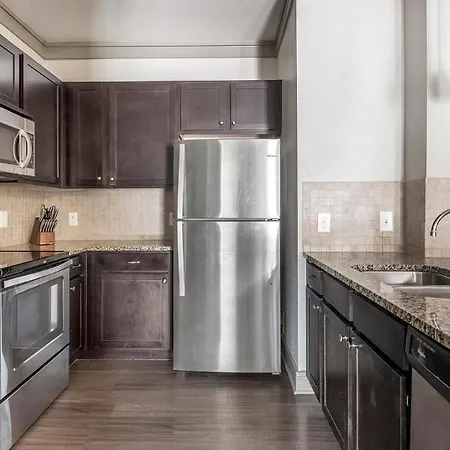 Landing Incredible 2Bd Gym Pool-2