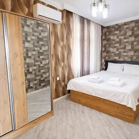 Spacious Central 3 Bedroom Apt By Boulevard, F1 View-2
