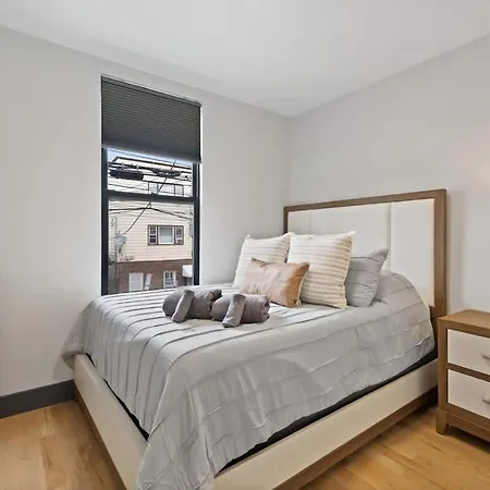 Luxury And Trendy 3Br 2Ba Apt Only 20 Minutes To New York-3