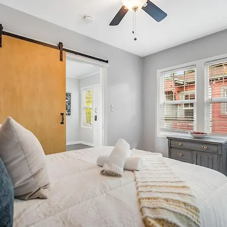 1Bd Remodeled Craftsman Cottage Free Parking Heart Of Little Italy-2