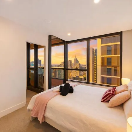 3 Bedroom Cbd Apartment With Pool, Gym & Spa With Gorgeous City Views-3