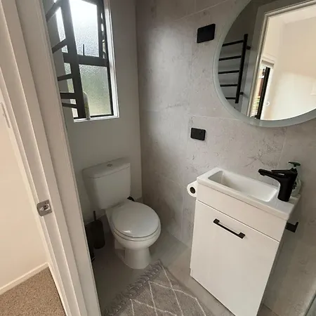 Self-Contained Flat With Private Entrance And Yard-3