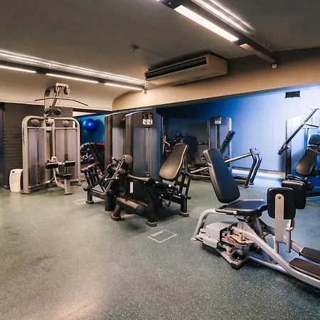 Central & Stylish With Pool & Gym Barbican Accomodation-2