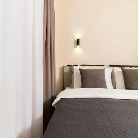 Peaceful Stay In A One Bedroom Apartment-3