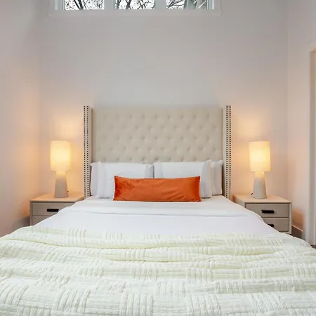 Urban Haven, Modern Comfort In Downtown Mtl-2