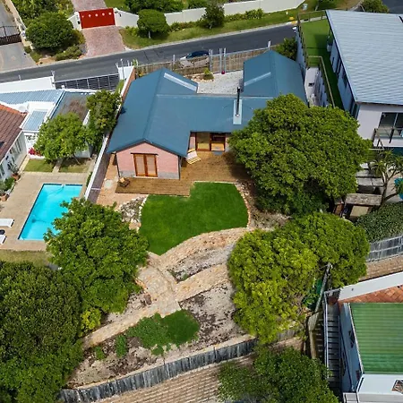 French Styled Family Cottage In Hout Bay-2