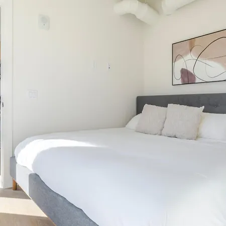 Blueground East Hollywood Balcony Nr Echo Park Lax-1336-3