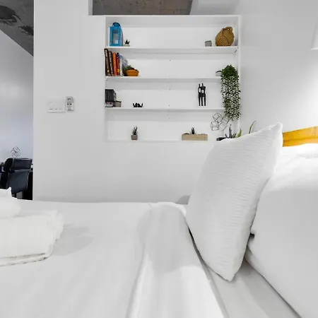 Pristine Parc Avenue Pad With Parking-2