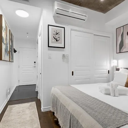 Impeccable Parc Avenue Pad With Parking-3