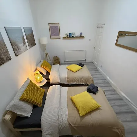 3 Bedrooms Glasgow Centre New Property-2