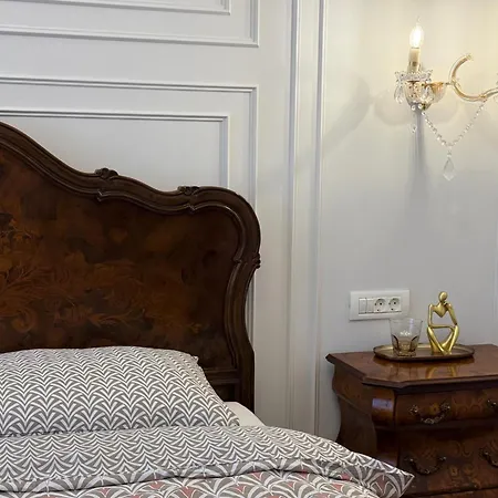 Crown Ultracentral - Stylish Central Apartment-2