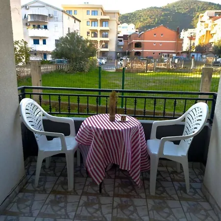 City Love Apartments Budva - Parking-3