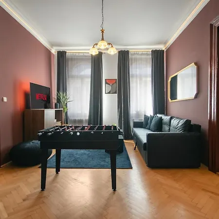 Twin Residence Retro-Cinematic Apartment In City Centre-2