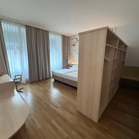 Hotel Caroline-2