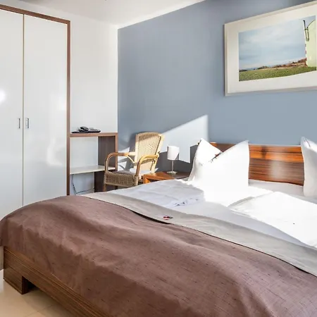 Strandhotel Dranske-2