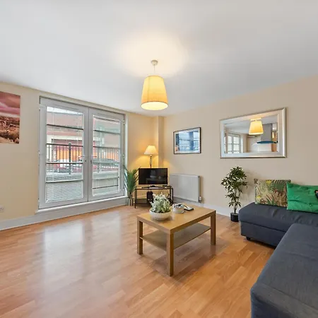 Charming 2 Bedroom Apartment - Edinburgh-3