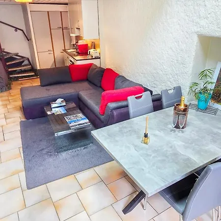 Maison Avec 2 Espaces Separes Sur 2 Niveaux Distincts, Montreux,Festivals,Chateaux De Chillon,Freddiemercury,Casino,Lac Leman Plages,Montagne, Pour Voyageurs Souhaitant Partager Une Maison Familiale Et Economique, 15 Minutes A Pied Du Centre En Desce-3