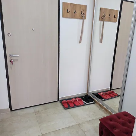 Apartman Kota Red-3