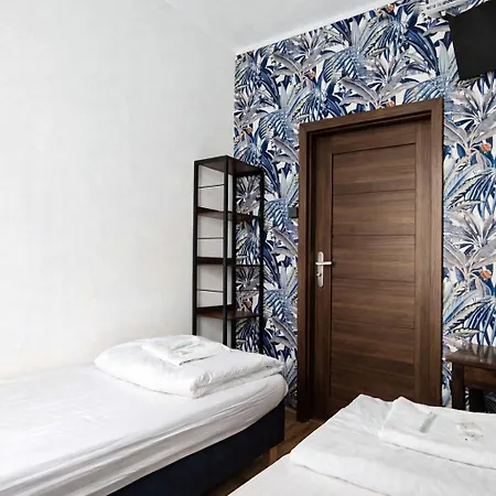 Hostel Helvetia - Private Rooms In City Center-3