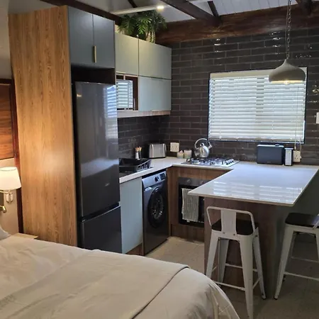 Leipoldt Self-Catering Accommodation-3