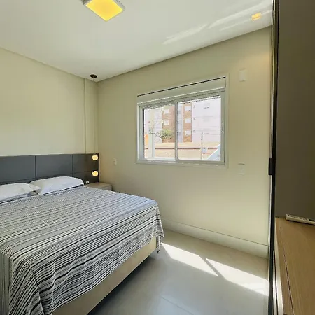 Residencial Cayman - Apartamento Espacoso A Apenas 3 Minutos Da Praia De Palmas, Com Ar-Condicionado Em Todos Os Comodos E Sacada Com Vista Para A Rua.-3