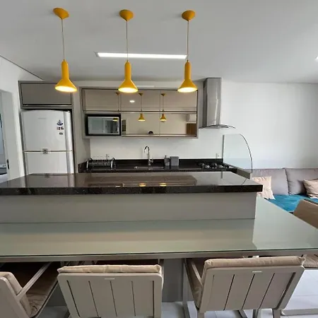 Orbe Residence - Apartamento Espacoso Com Duas Suites E Varanda Gourmet De Frente Para A Rua, Com Vista Para As Montanhas Na Praia De Palmas.-2