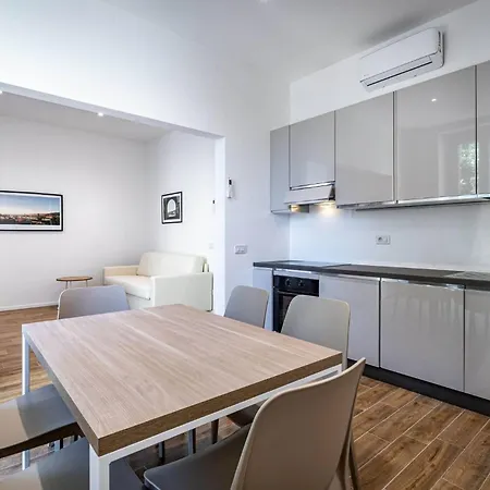 Yd Elegant Apt With Garden-3