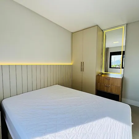 Apartamento De Frente Para O Mar Na Praia De Palmas Com Uma Suite E Duas Demi-Suites.-3