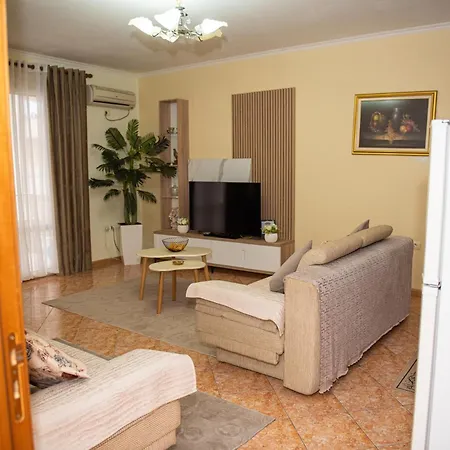 Roxy'S House-3