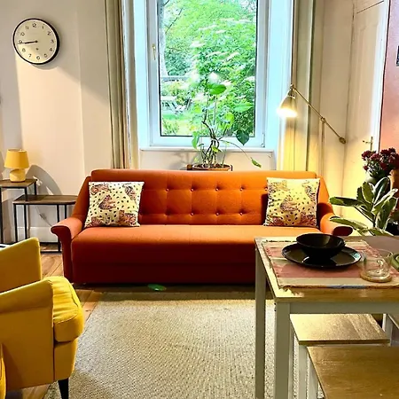 Quiet Garden Apartment - Walk To City Centre-3
