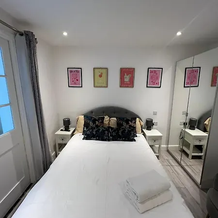 Queensborough Terrace-2