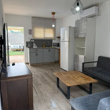 Charming Desert Stay 2 Bedrooms 2 Patios Prime Location-2