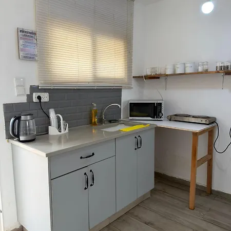 Charming Desert Stay 2 Bedrooms 2 Patios Prime Location-3