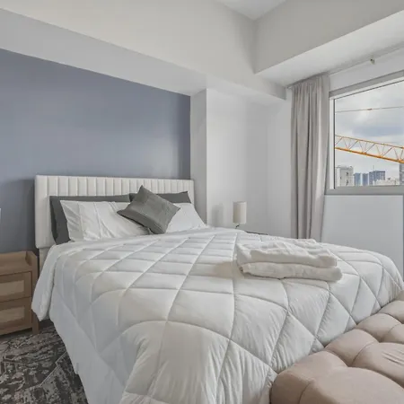 Bgc Studio With Free Parking & Balcony Near Uptown Mall-3