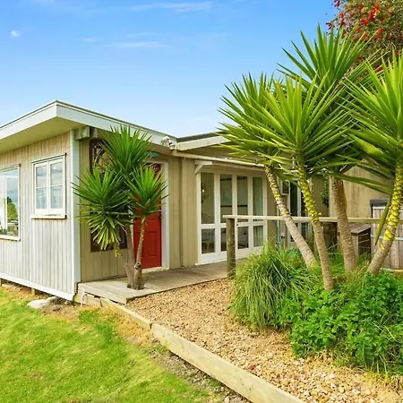 Stay On A Cottage In A Vineyard On Waiheke Island-2