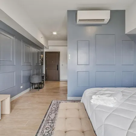 Bgc Studio With Free Parking & Balcony Near Uptown Mall-2