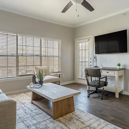 Landing Chic 1Bd Clubhouse Pool-2