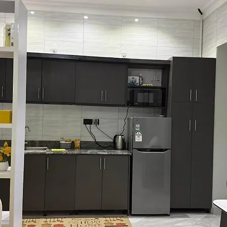 Chic Urban Retreat With Ac & Power Backup Near Kololo And Major Malls-3