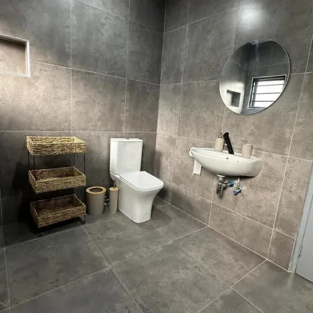 Newly Renovated 3 Bedroom House In Leopards Hill-3