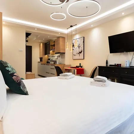 Royal Queen Apartment-2