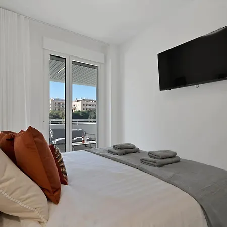 Apartment With Terrace, Parking, Pool And A C - Horus 1-2