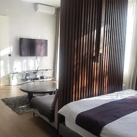 Brand New 3Br Apartment Prime Location And Free Parking-3
