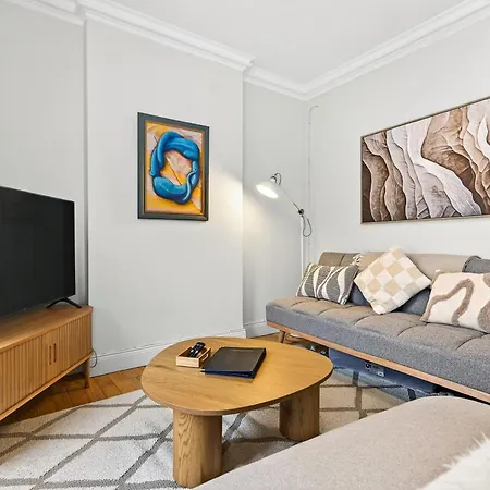 Wolfe Tone Apartment 2-3