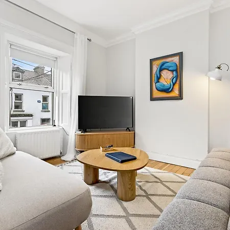 Wolfe Tone Apartment 2-2