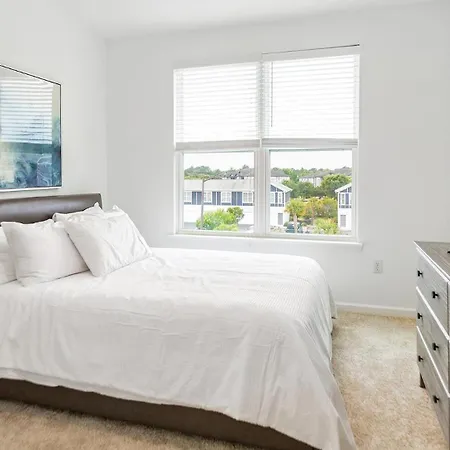Landing Stylish 1Bd Pool Gym-2