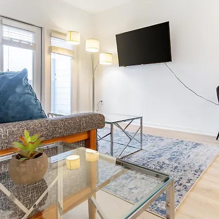 Landing Stylish 1Bd Pool Gym-3