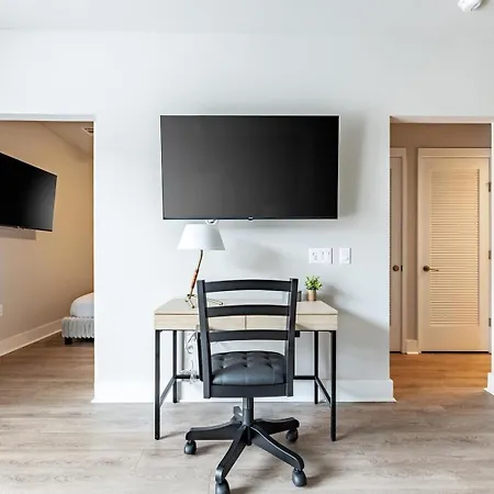 Landing Beautiful 1Bd Gym Game Room-3