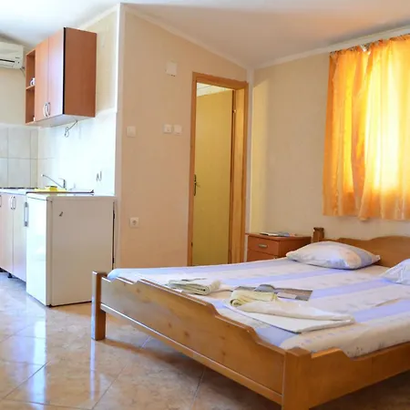 Ivanovic Family Studio Apartments-3