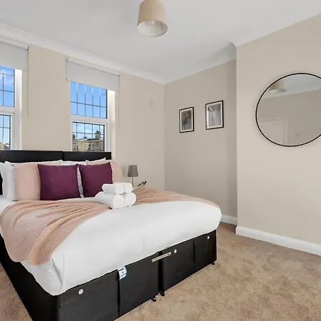 Bright 3-Bedroom House Close To Canary Wharf-3